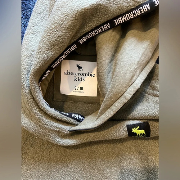 Abercrombie kids bundle boys sweater 7/8 and hoodie 9/10 EUC - Picture 4 of 5